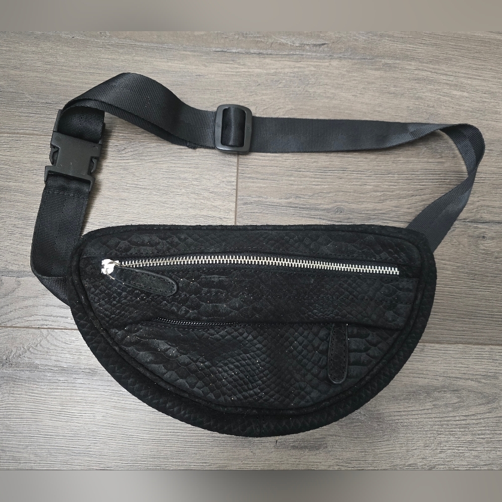 Global Generation Leather Fanny Bum Bag Black Snake Embossed Textured Travel - Picture 1 of 10